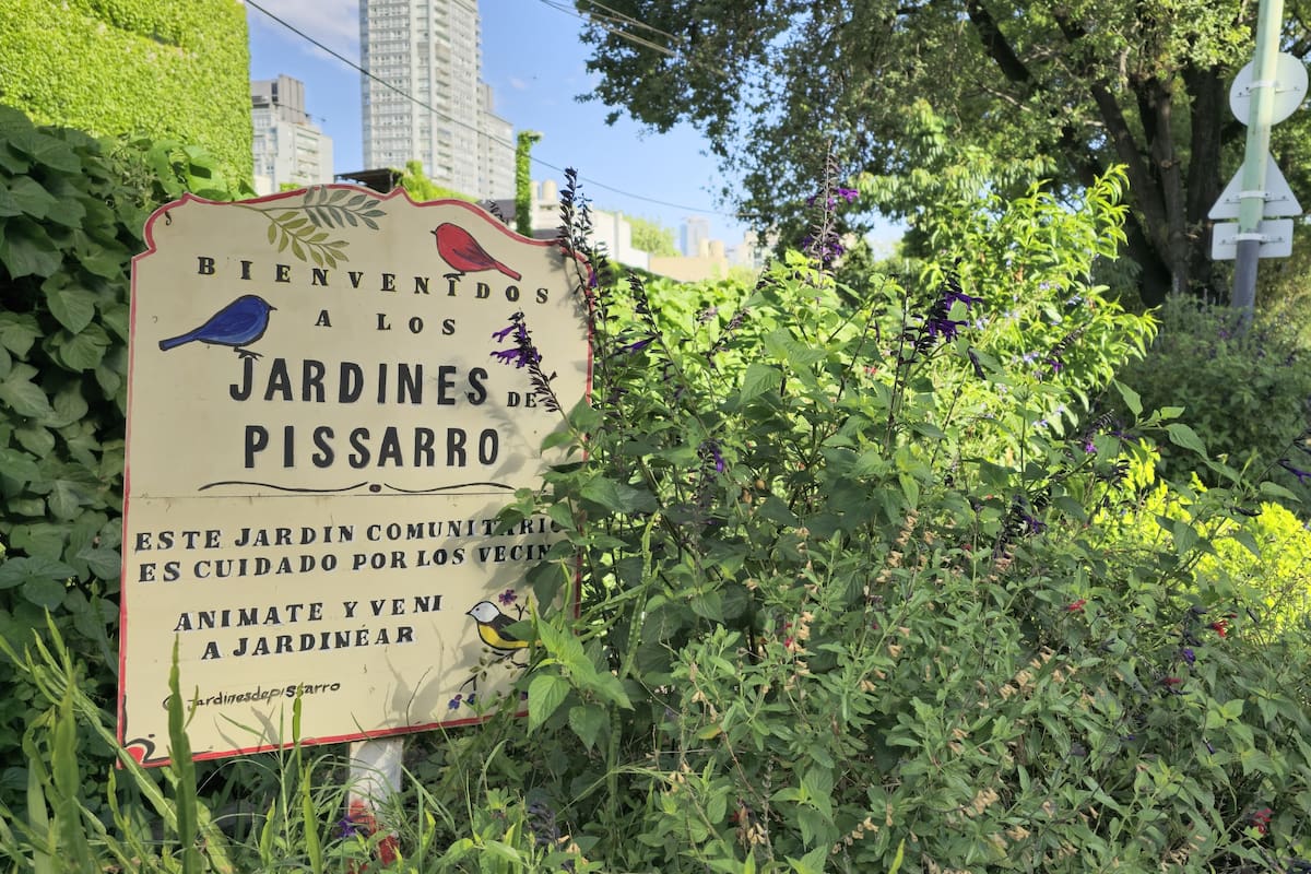 Jardines Pissarro es un espacio verde recuperado por los vecinos de Núñez y se encuentra a un costado de las vías del tren Mitre