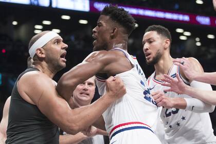 Jared Dudley (Brooklyn Nets) y Jimmy Butler (Philadelphia 76ers) protagonizaron un áspero cruce en el cuarto juego de la serie, en Nueva York