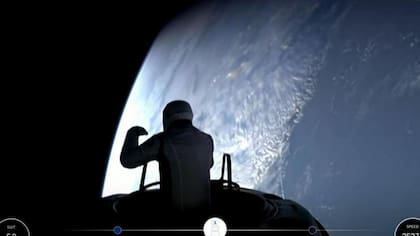 Jared Isaacman en la primera caminata espacial privada.