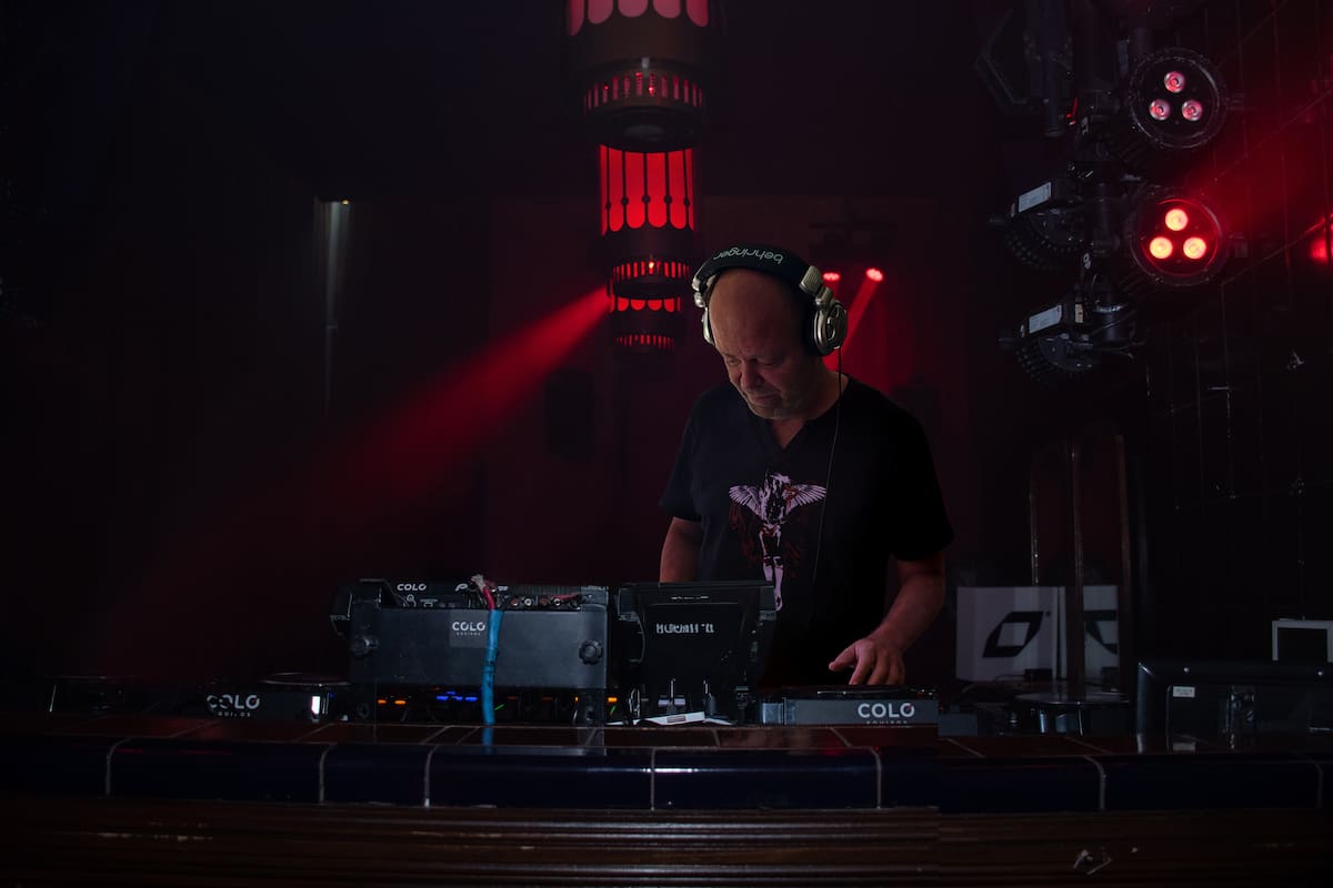 JAROC, en plena acción: en el Bienestar Fest te invitará a conectar con la música