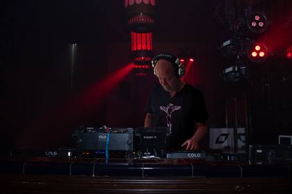 Jaroc (Jaroc_ar), el DJ que musicalizará el espacio chill en plena acción