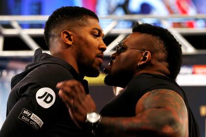 Jarrell Miller y Anthony Joshua durante la conferencia de prensa en New York