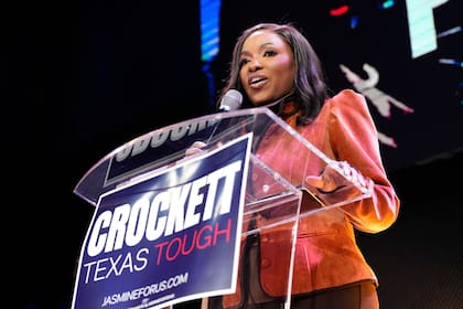 Jasmine Crockett volvió a atacar la condición de Greg Abbott en abril de este año