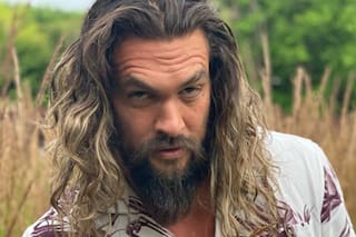 Jason Momoa aparece en el nuevo clip de Supergirl, pero en la piel de un popular antihéroe de DC