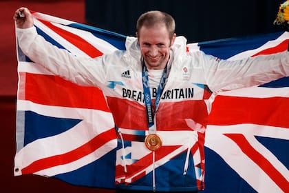 Jason Kenny, uno de los tres campeones británicos de ciclismo en Tokio 2020; la delegación insular resultó cuarta en estos Juegos y venía de ser segunda en Río de Janeiro 2016.