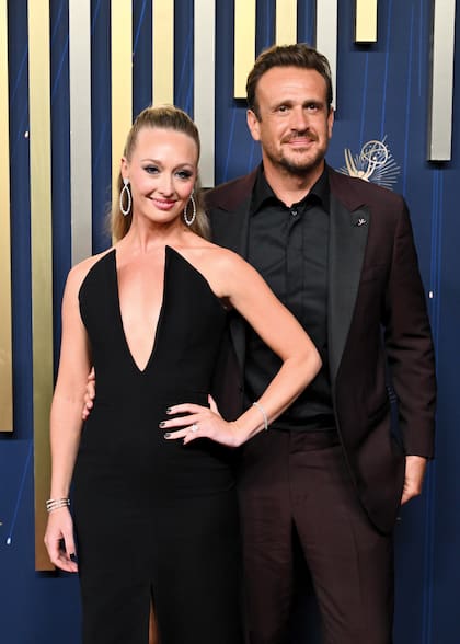 Jason Segel, protagonista de
How I Met Your Mother, y Kayla Radomski,
coordinaron sus looks en negro