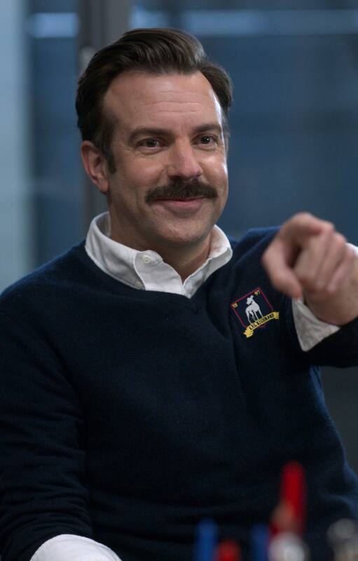 Jason Sudeikis como Ted Lasso en la serie de Apple TV+