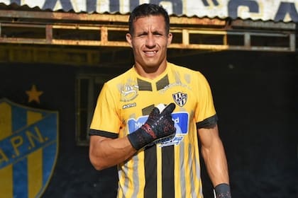 Javier Balbuena, arquero titular de Puerto Nuevo en la Primera C