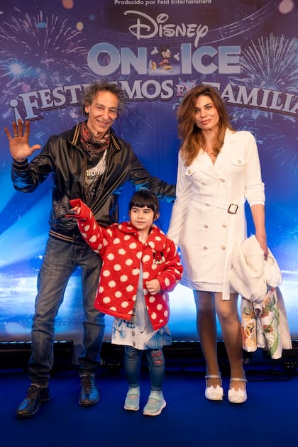Javier Calamaro dijo presente junto a su mujer, la artista plástica Paola Montes de Oca, y la pequeña Sacha