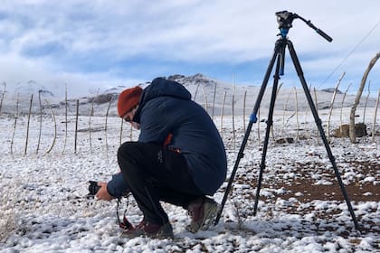 Javier Corbalán, director y cámara, retratando la crudeza de atravesar los inviernos bajo la nieve