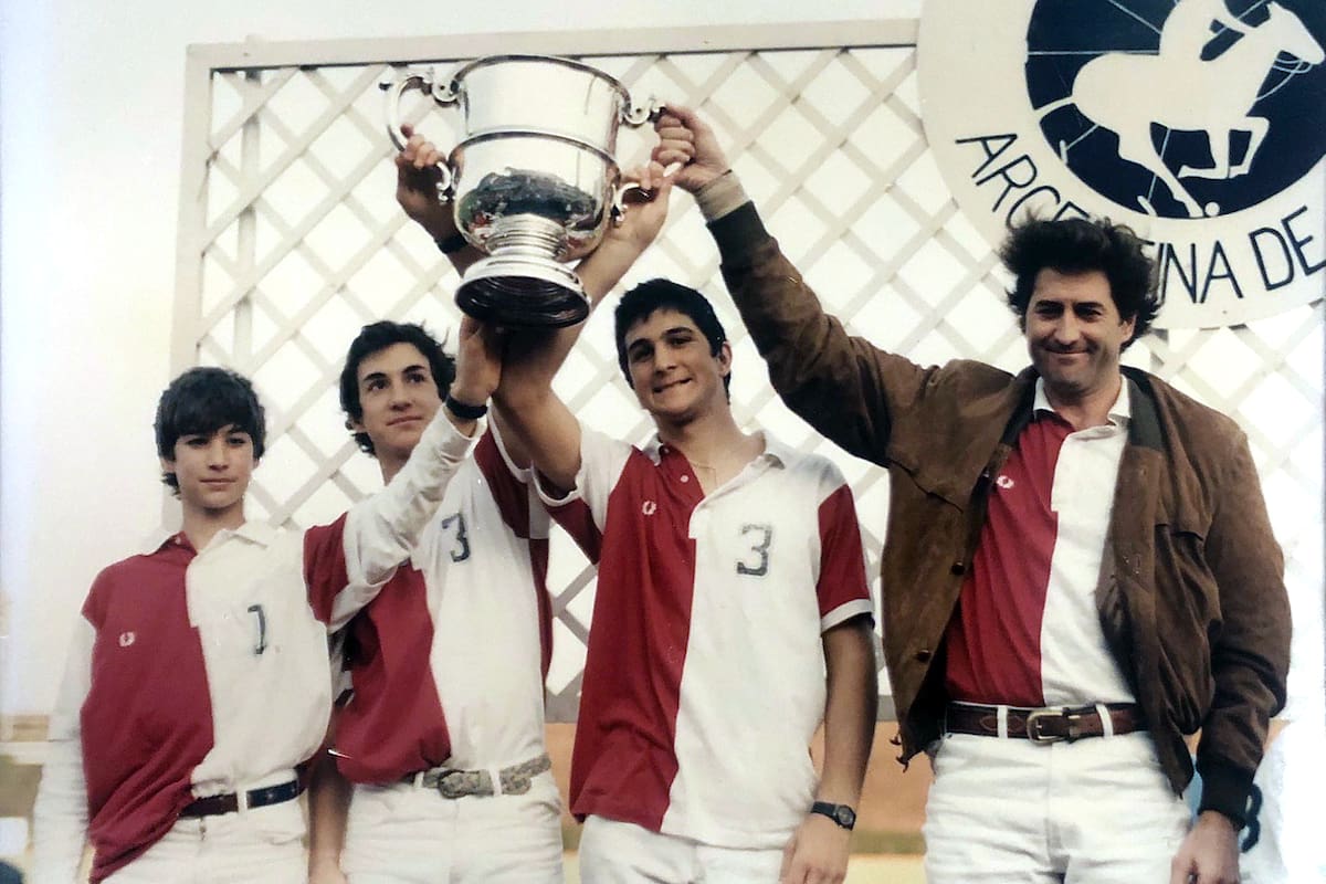 Javier, de 14 años; Miguel, de 16; Eduardo (h.), de 17, y "Taio", de 42, coronan una linda historia familiar con la Copa República Argentina en 1990; "impagable", califica hoy la experiencia el papá.