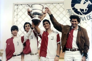 Abuelo chofer, padre con 3 hijos, madre DT y niño récord: aquel campeón que, más que un equipo, era una familia