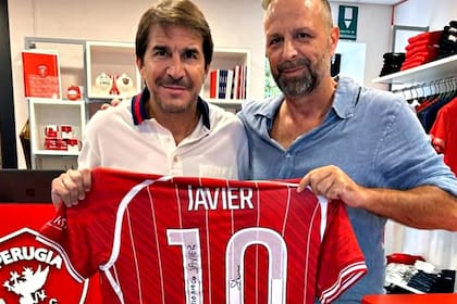 Javier Faroni, junto con el anterior dueño del Perugia de Italia