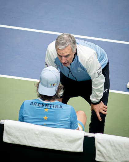 Javier Frana charlando con Marco Trungelliti en la serie de febrero en Corea del Sur