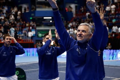 Javier Frana y los jugadores celebrando la victoria ante Turquía en el Ruca Che