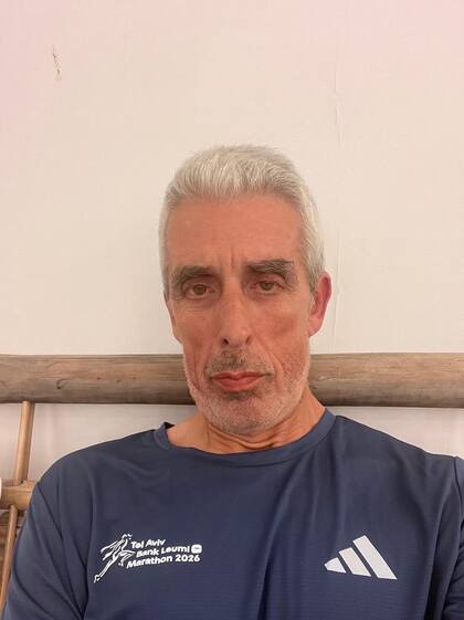 Javier Frega viajó a Israel a correr una maratón y quedó varado por la guerra