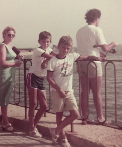 Javier González Recuenco con su familia