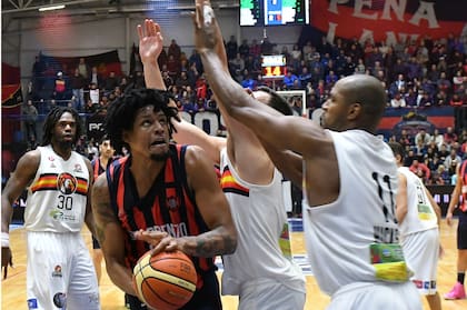 Javier Justiz Ferrer jugó una sola temporada en San Lorenzo y ganó tres títulos