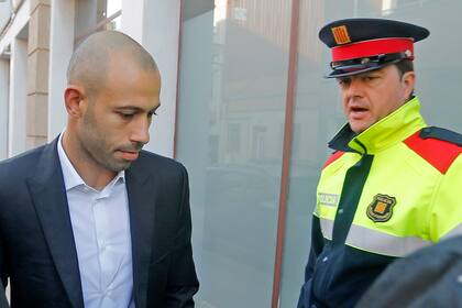 Javier Mascherano 29/10/15 Javier Mascherano reconoció ante una juez de instrucción espa–ola haber cometido dos delitos de fraude fiscal de alrededor de un millón y medio de euros