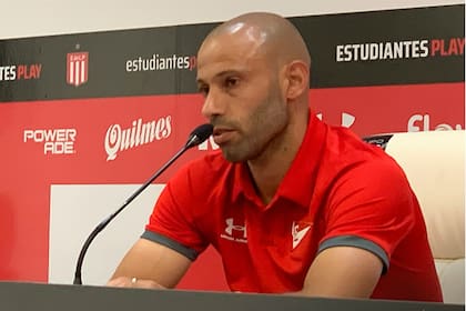 Javier Mascherano anunció este domingo su retiro