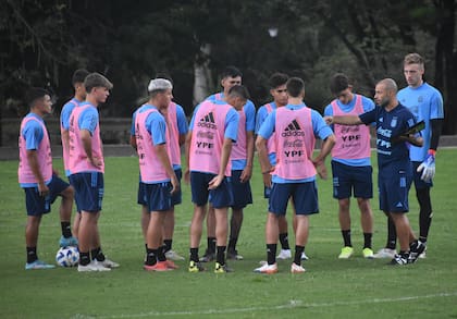 Javier Mascherano busca imponer el juego de posición en sus jugadores, con énfasis en atacar a partir de triangulaciones y mantener la pelota en movimiento