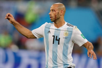 Javier Mascherano frente a Nigeria con la cara cortada