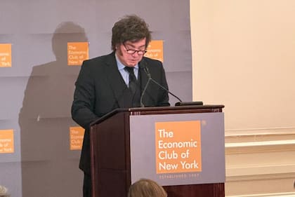 Javier Milei, al exponer en El Club Económico de Nueva York.