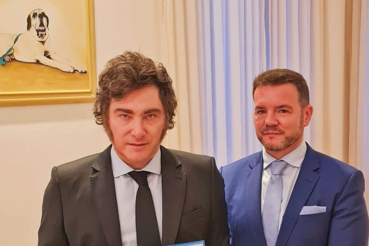 Javier Milei, al recibir un reconocimiento del Instituto de Estudios Históricos de Bances y Valdés, con sede en el Principado de Asturias