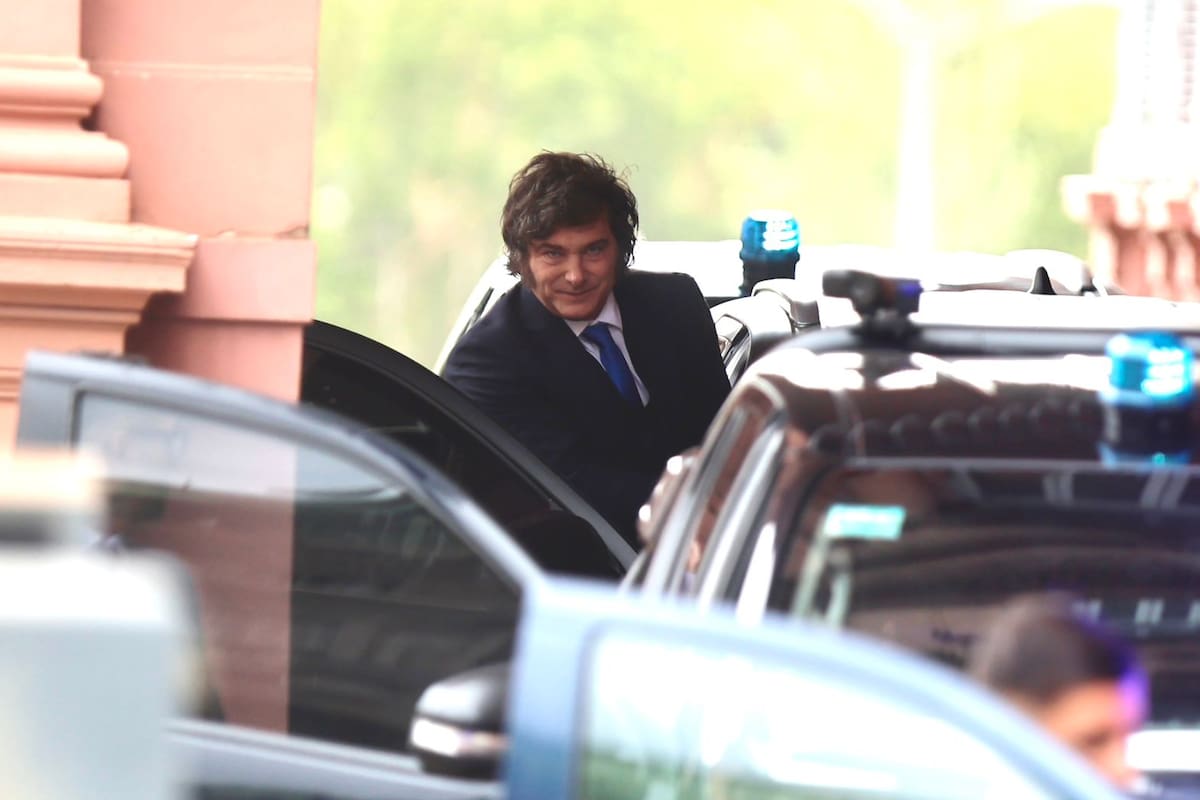Javier Milei, al salir de la Casa Rosada, bajo un fuerte operativo de seguridad