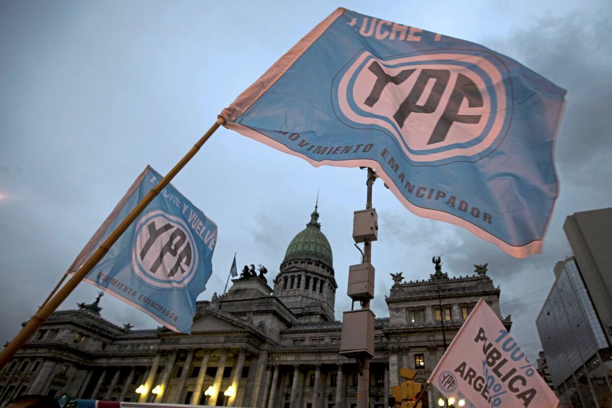 Javier Milei apuntó a Axel Kicillof con insultos por el juicio de YPF (AP Photo/Natacha Pisarenko, File)