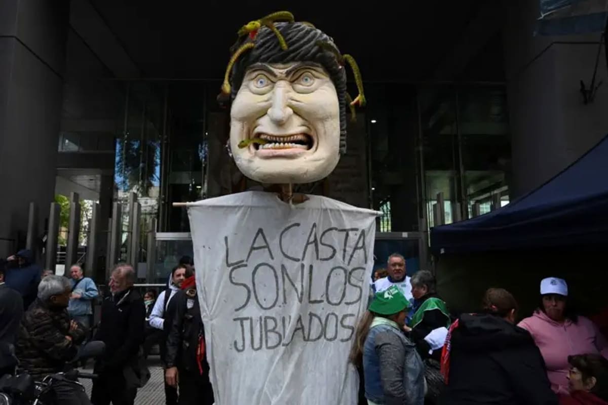 Javier Milei; argentina; BBC; BBC Mundo; Revista Time; Tapa Time; política; Motosierra; Carolina Píparo; Casta política; Jubilados; Colectivo feminista; España; Pedro Sánchez; Elon Musk;