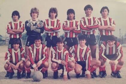 Javier Milei, arquero en un equipo juvenil de Chacarita