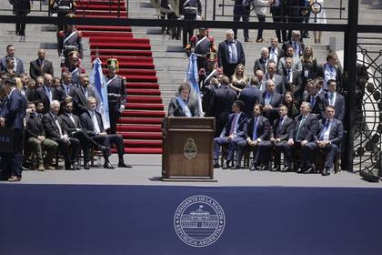 Javier Milei asumió como Presidente y dio su primer discurso en las escalinatas del Congreso