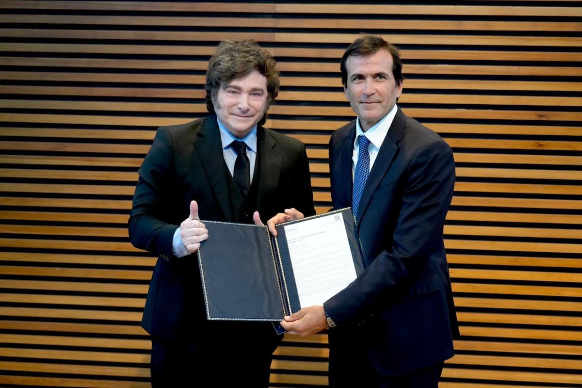 Javier Milei con Adolfo Cambiaso en el Palacio Libertad