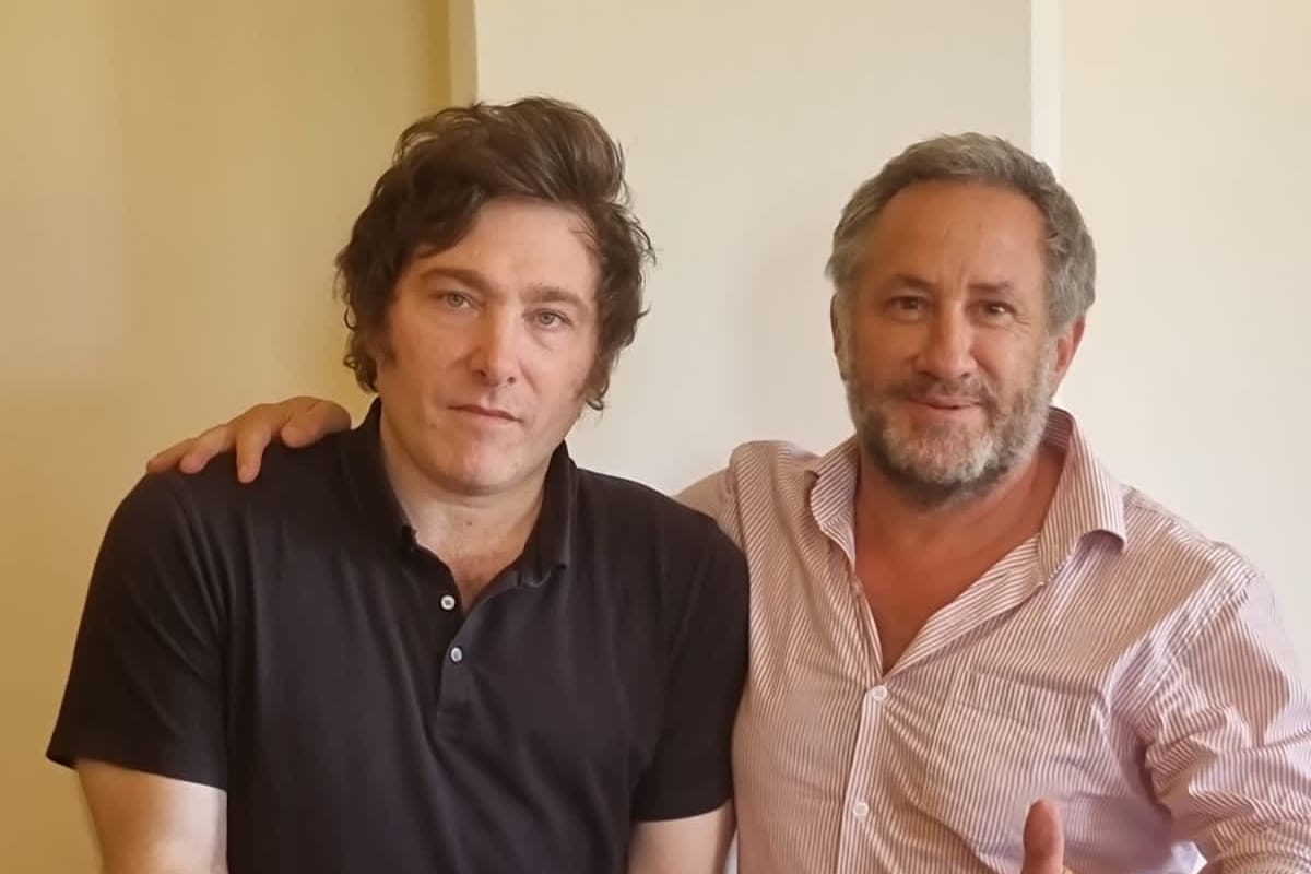 Javier Milei, con Pablo de la Torre, en la campaña de 2023