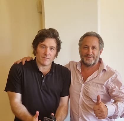Javier Milei, con Pablo de la Torre, en la campaña de 2023