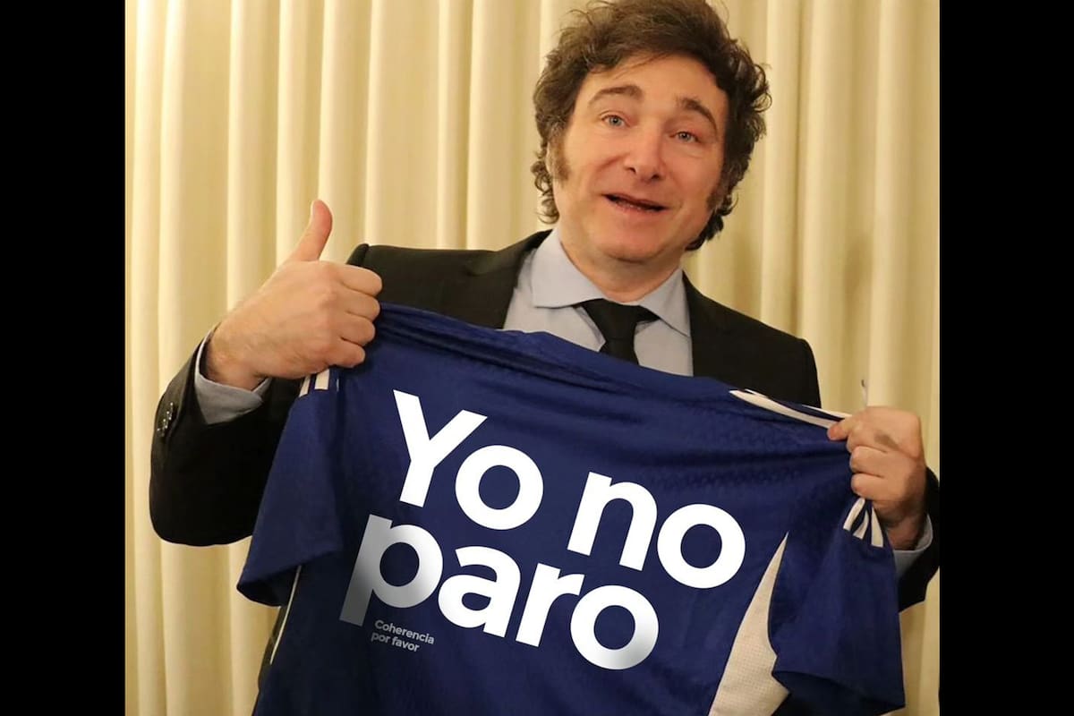 Javier Milei con una remera con la leyenda: Yo no paro