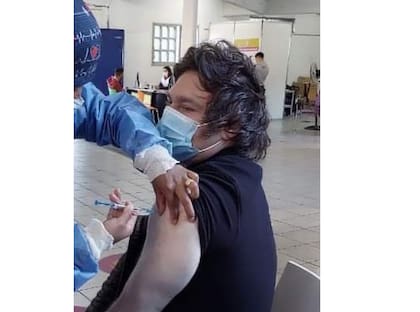 Javier Milei, cuando se aplicó la segunda dosis de la vacuna Sinopharm