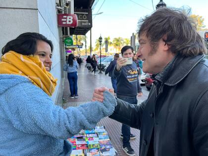 Javier Milei de recorrida de campaña por Tigre