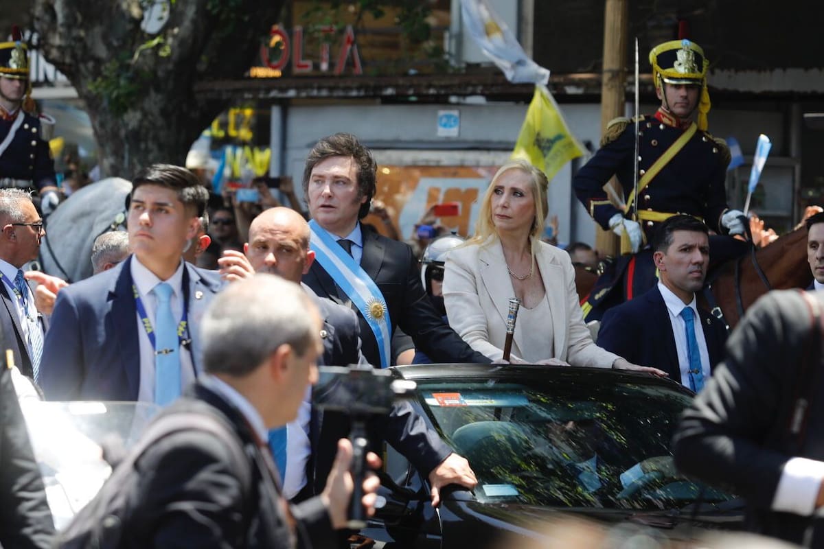 Javier Milei, desde el Congreso a la Casa Rosada, en un Mercedes Benz 10/12/23