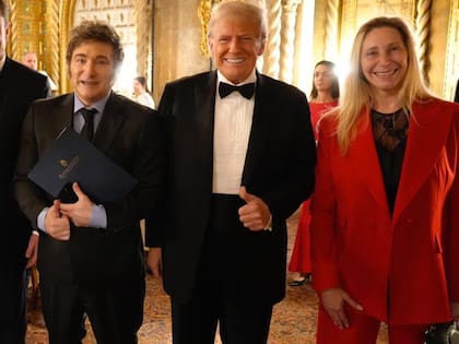 Javier Milei, Donald Trump y Karina Milei en Mar-a-Lago