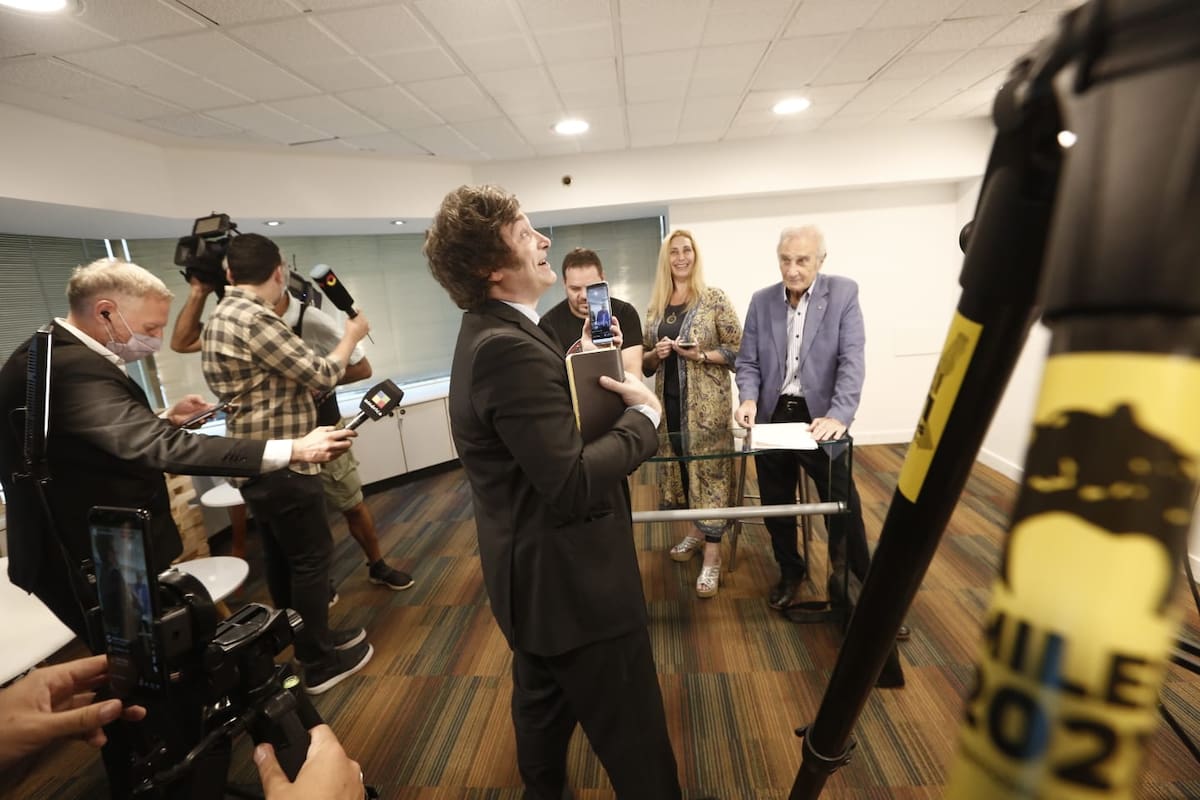 Javier Milei durante el sorteo de su dieta.