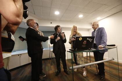 Javier Milei durante el sorteo de su dieta.