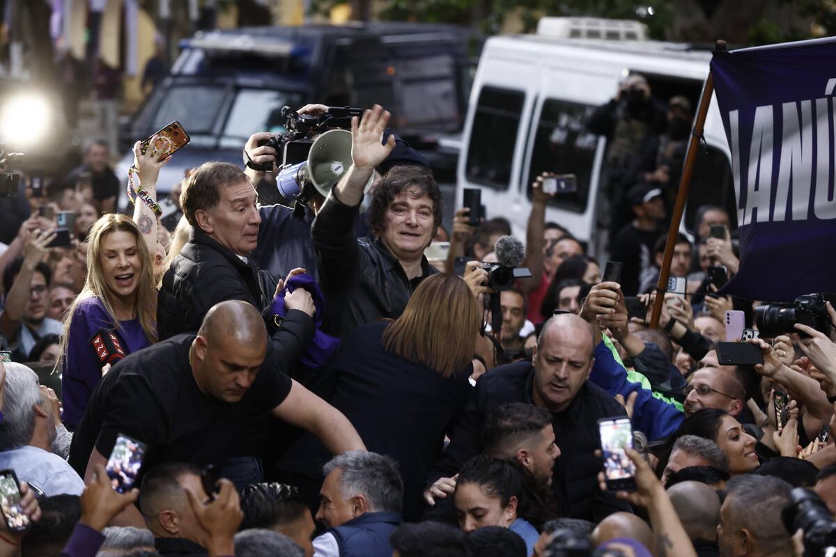 Javier Milei, durante la recorrida de campaña por Tres de Febrero