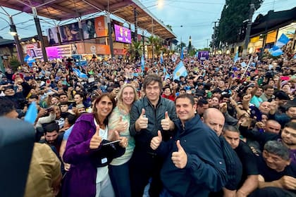 Javier Milei durante su recorrida en Tucumán