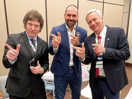 Javier Milei, Eduardo Bolsonaro y José Antonio Kast compartieron un foro "contra el socialismo" en Brasil