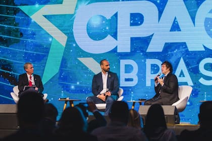 Javier Milei, Eduardo Bolsonaro y José Antonio Cast compartieron un foro "contra el socialismo" en Brasil