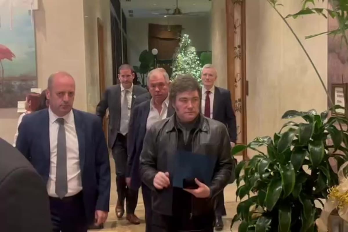 Javier Milei en el Hotel West Palm Beach, en Florida; esta noche se verá con Trump