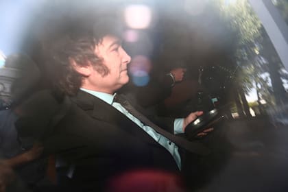 Javier Milei en el ingreso a la quinta presidencial de Olivos