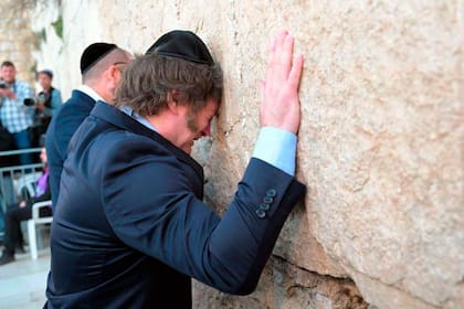 Javier Milei, en el Muro de los Lamentos